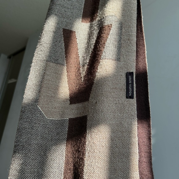Louis Vuitton Scarf - Picture 6 of 6